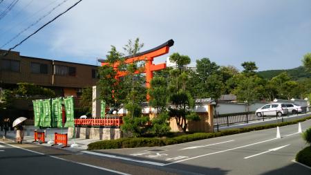 駅を出たらすぐそこ!!