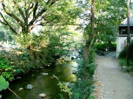 井の頭公園駅北側風景
